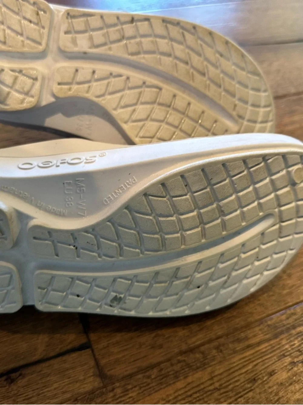 OOFOS - Picture 7 of 13